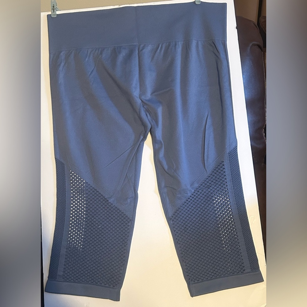MTA Sport Grayish Blue Capri Leggings